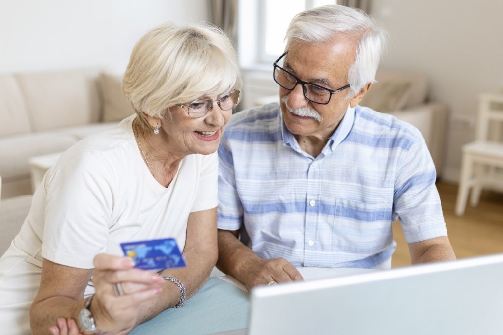 Coraz więcej świadczeń z ZUS trafia na konta bankowe